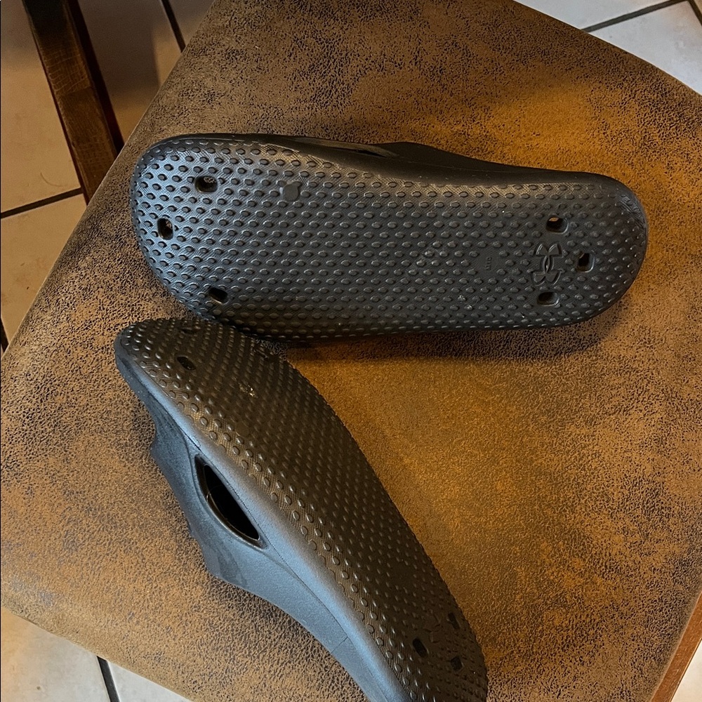 Men’s Under Armour Black Logo Slide Sandals - Picture 3 of 4